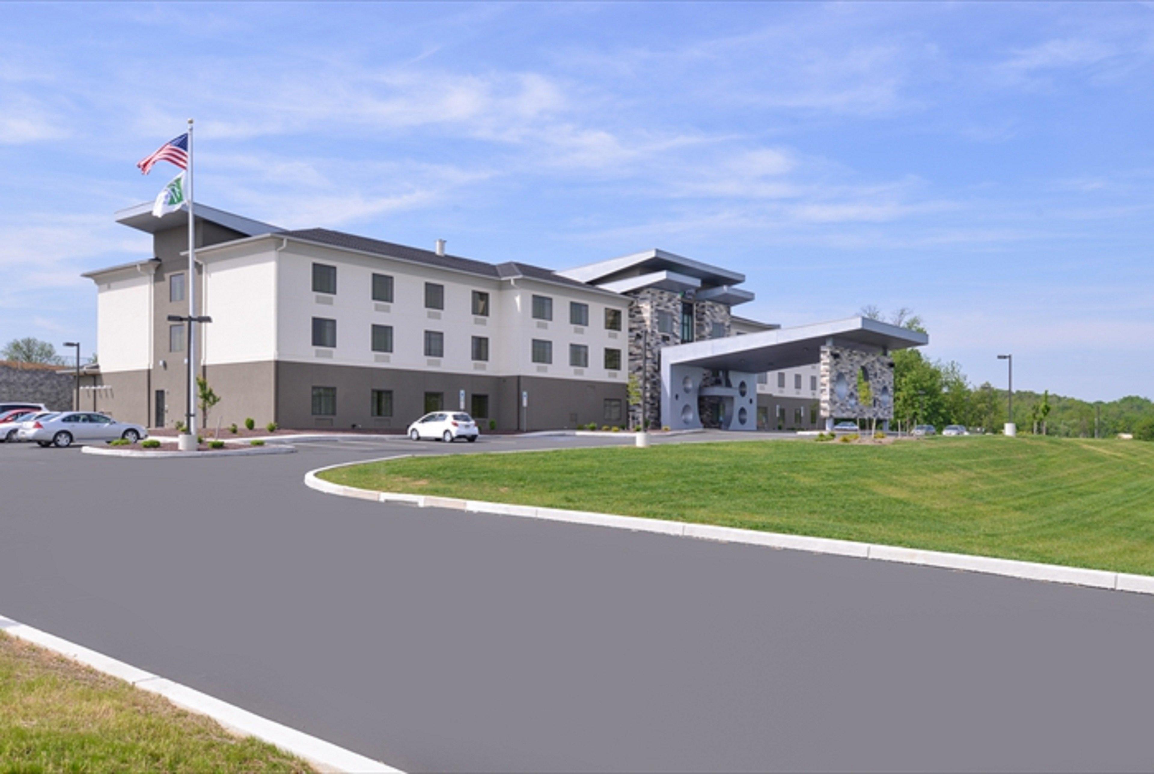 Holiday Inn Express & Suites Shippensburg By Ihg Bagian luar foto