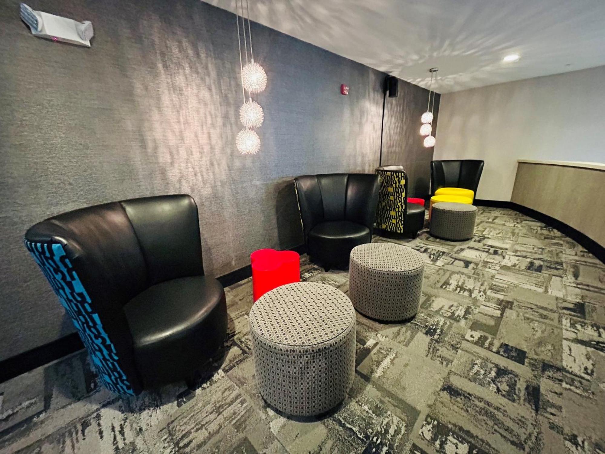Holiday Inn Express & Suites Shippensburg By Ihg Bagian luar foto