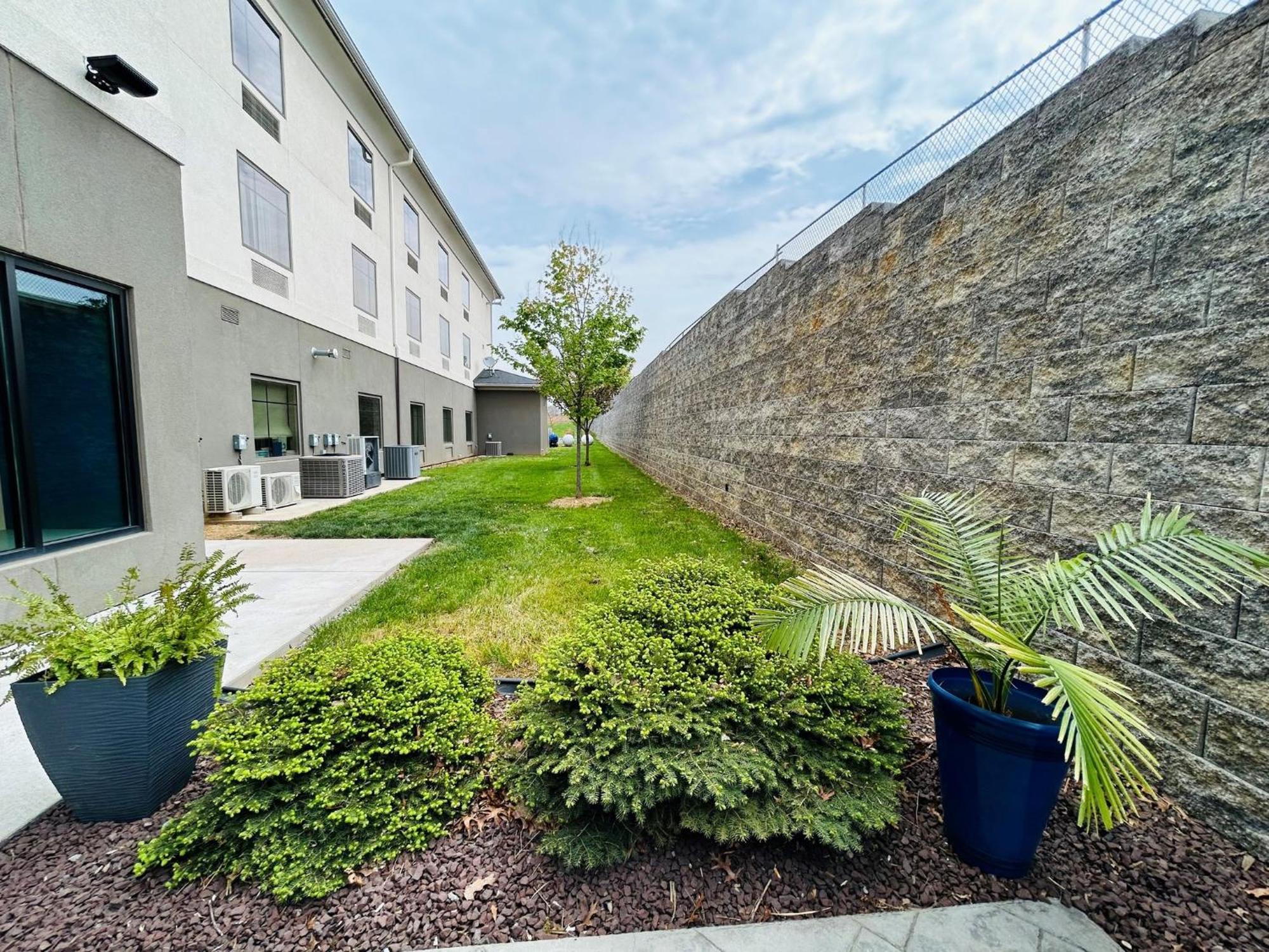 Holiday Inn Express & Suites Shippensburg By Ihg Bagian luar foto