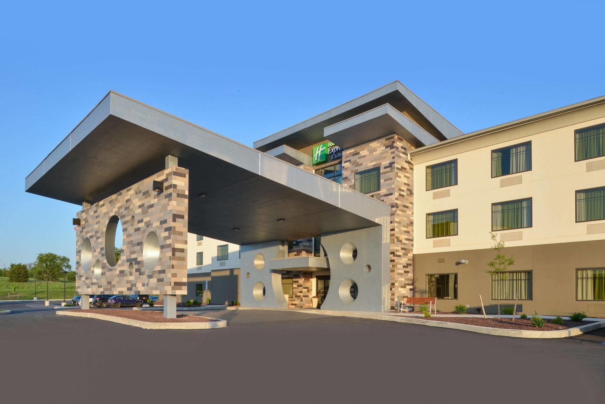 Holiday Inn Express & Suites Shippensburg By Ihg Bagian luar foto